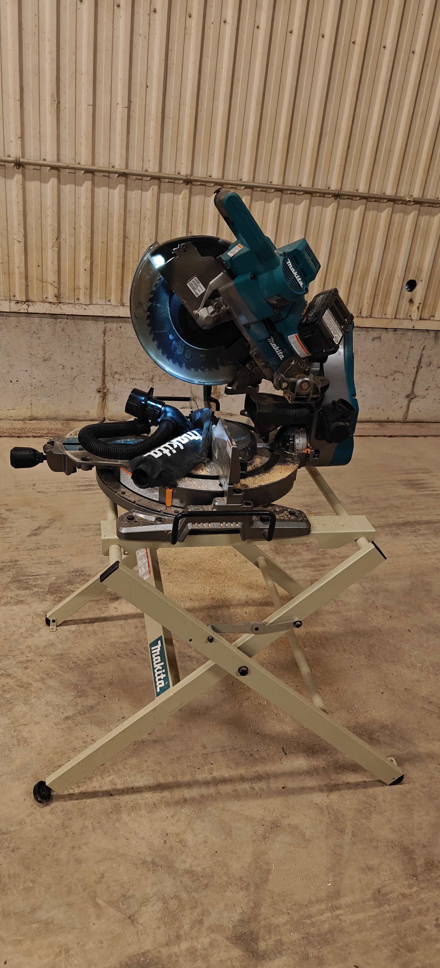 Makita 40V Miter Saw